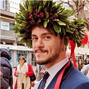 Ho deciso di mettermi in gioco offrendo lezioni private in ambito umanistico (italiano, storia, geografia, latino o filosofia). So trasmettere i saperi, ma anche le emozioni: voglio poter assistere a dei ragazzi che maturino grazie ai miei insegnamenti.